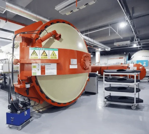 imgi_4_Industrial-autoclaves-and-carbon-fiber-components-1-600x540